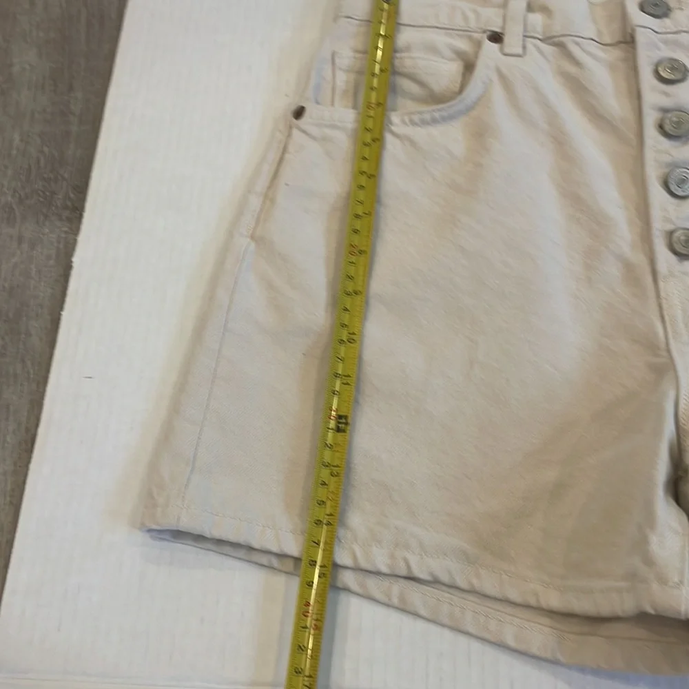 NWOT REFORMATION AMY BUTTON FLY HIGH RISE JEAN DENIM SHORTS BONE WASH Size 29 - Picture 13 of 15